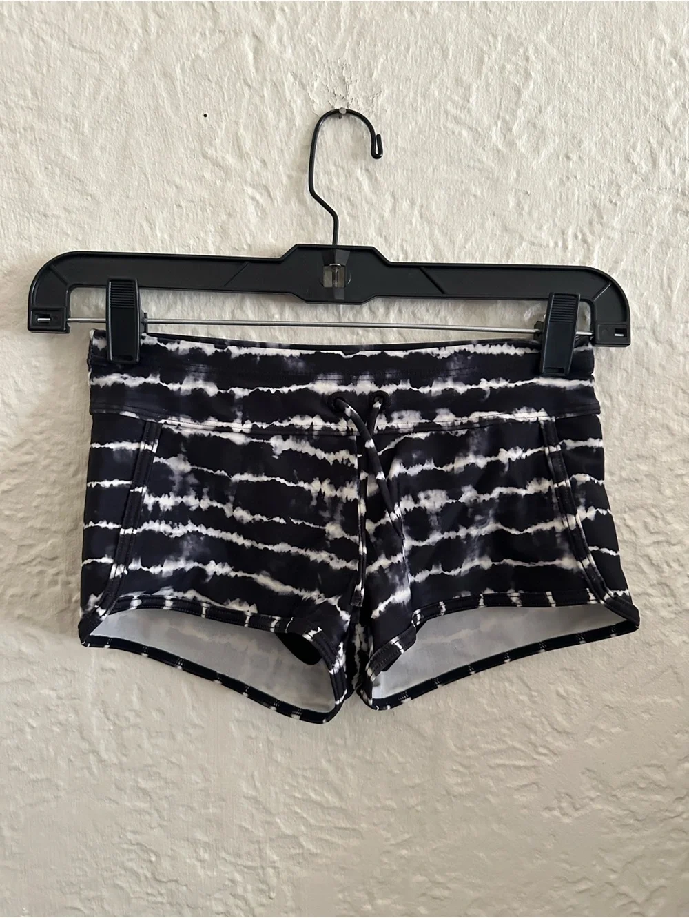Athleta Girl Black White Tie Dye Cannonball Swim Shorts Small 7 Children’s